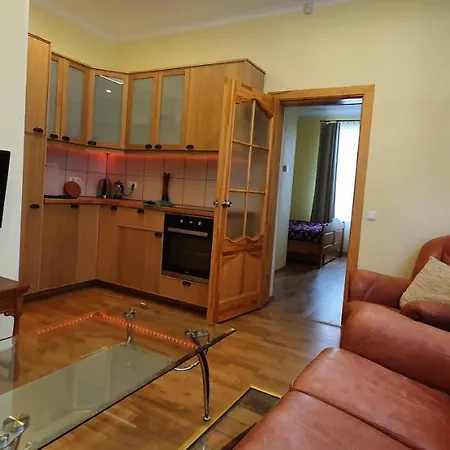 Apartment Hot Ernestines 7-2 Enjoy The Feel Of And History! *