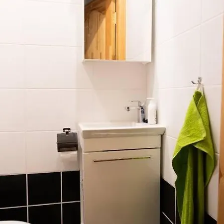 Apartment Hot Ernestines 7-2 Enjoy The Feel Of And History! *