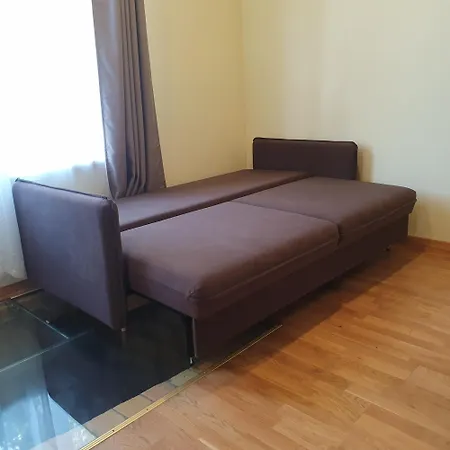 Hot Ernestines 7-2 Enjoy The Feel Of And History! *