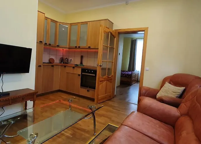 Hot Ernestines 7-2 Enjoy The Feel Of And History!