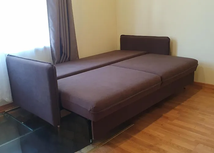 Hot Ernestines 7-2 Enjoy The Feel Of And History! *